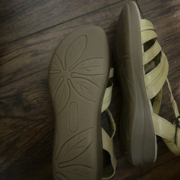 BareTraps Jacee Leather Multi-Strap Sandals Sun Yellow 6m - Picture 3 of 4